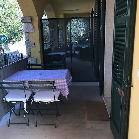 トッリ・デル・ベーナコ Residenza Le Loggeアパートホテル エクステリア 写真