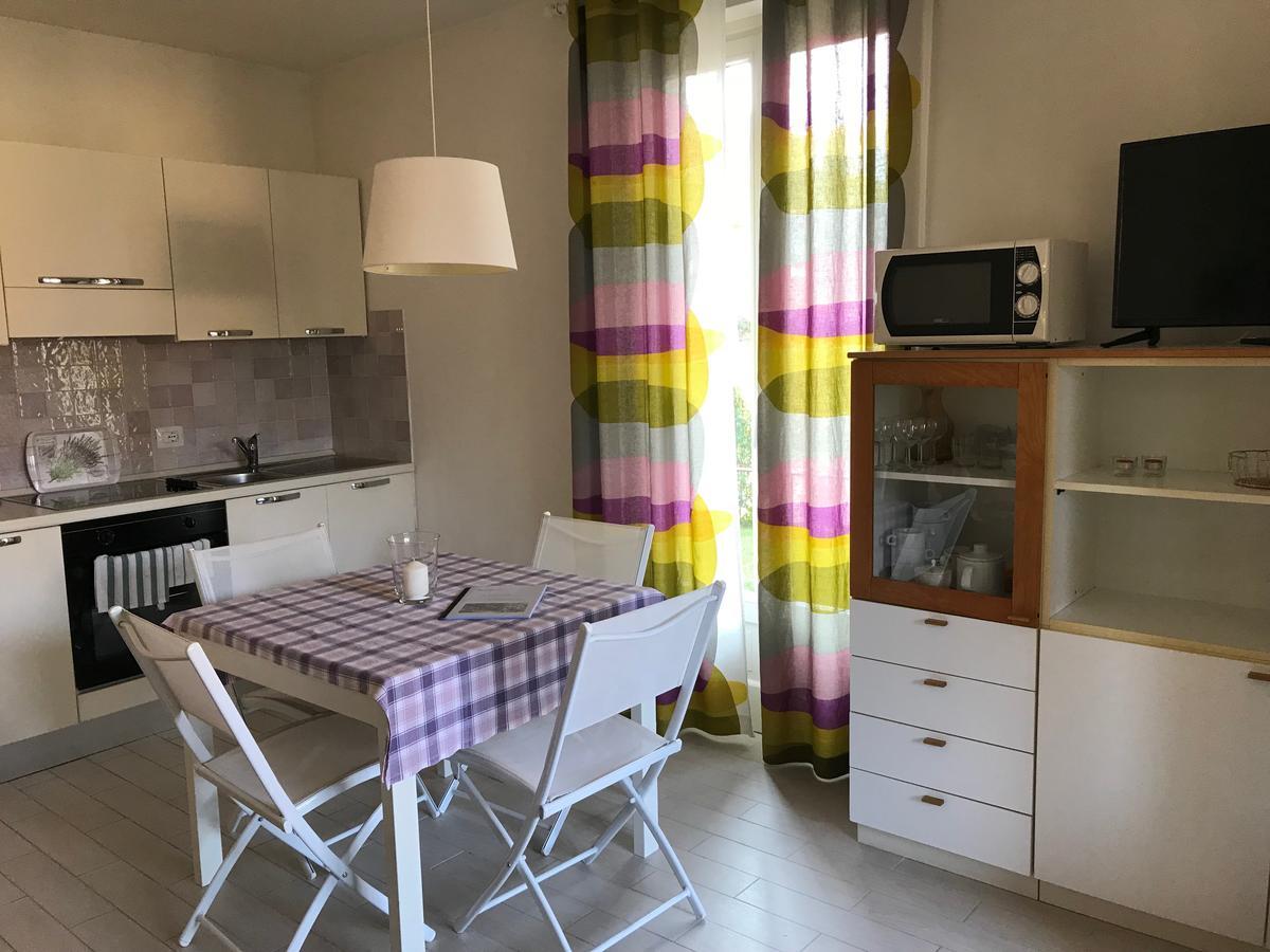 トッリ・デル・ベーナコ Residenza Le Loggeアパートホテル エクステリア 写真