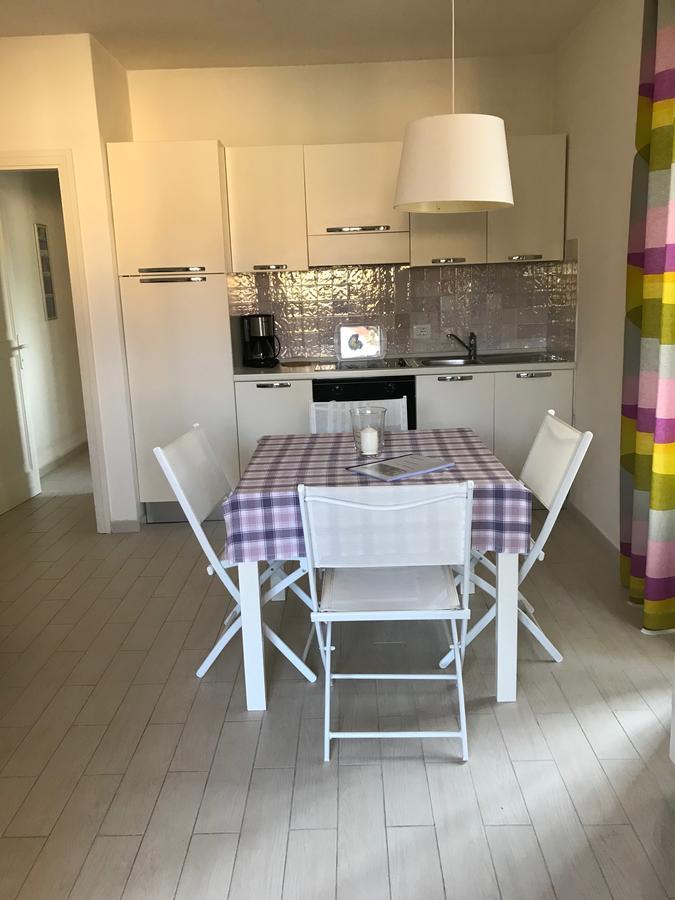 トッリ・デル・ベーナコ Residenza Le Loggeアパートホテル エクステリア 写真