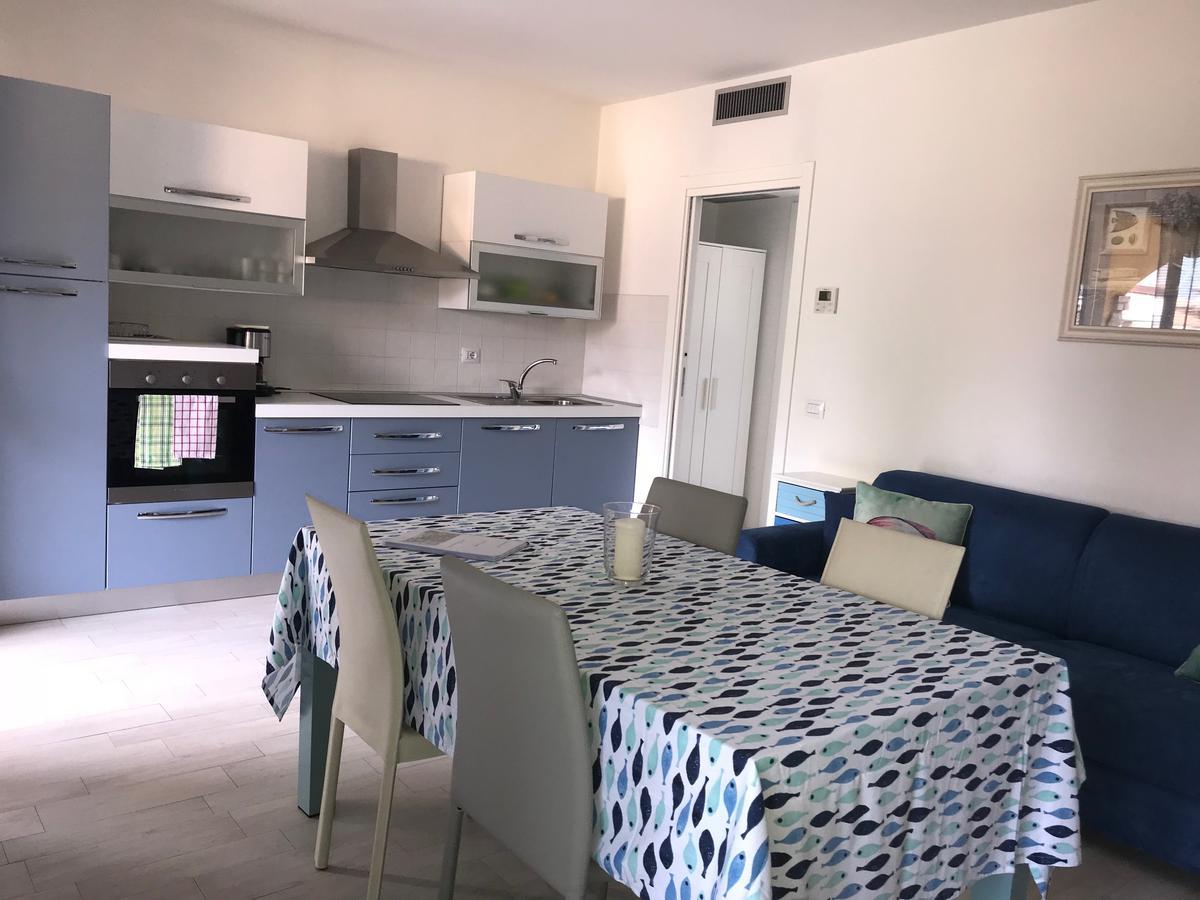 トッリ・デル・ベーナコ Residenza Le Loggeアパートホテル エクステリア 写真