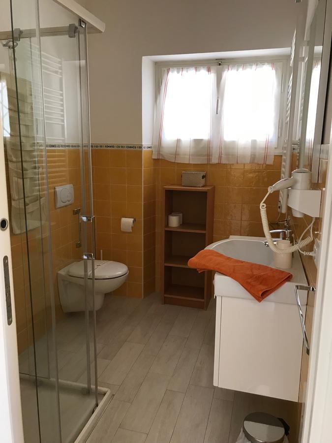 トッリ・デル・ベーナコ Residenza Le Loggeアパートホテル エクステリア 写真