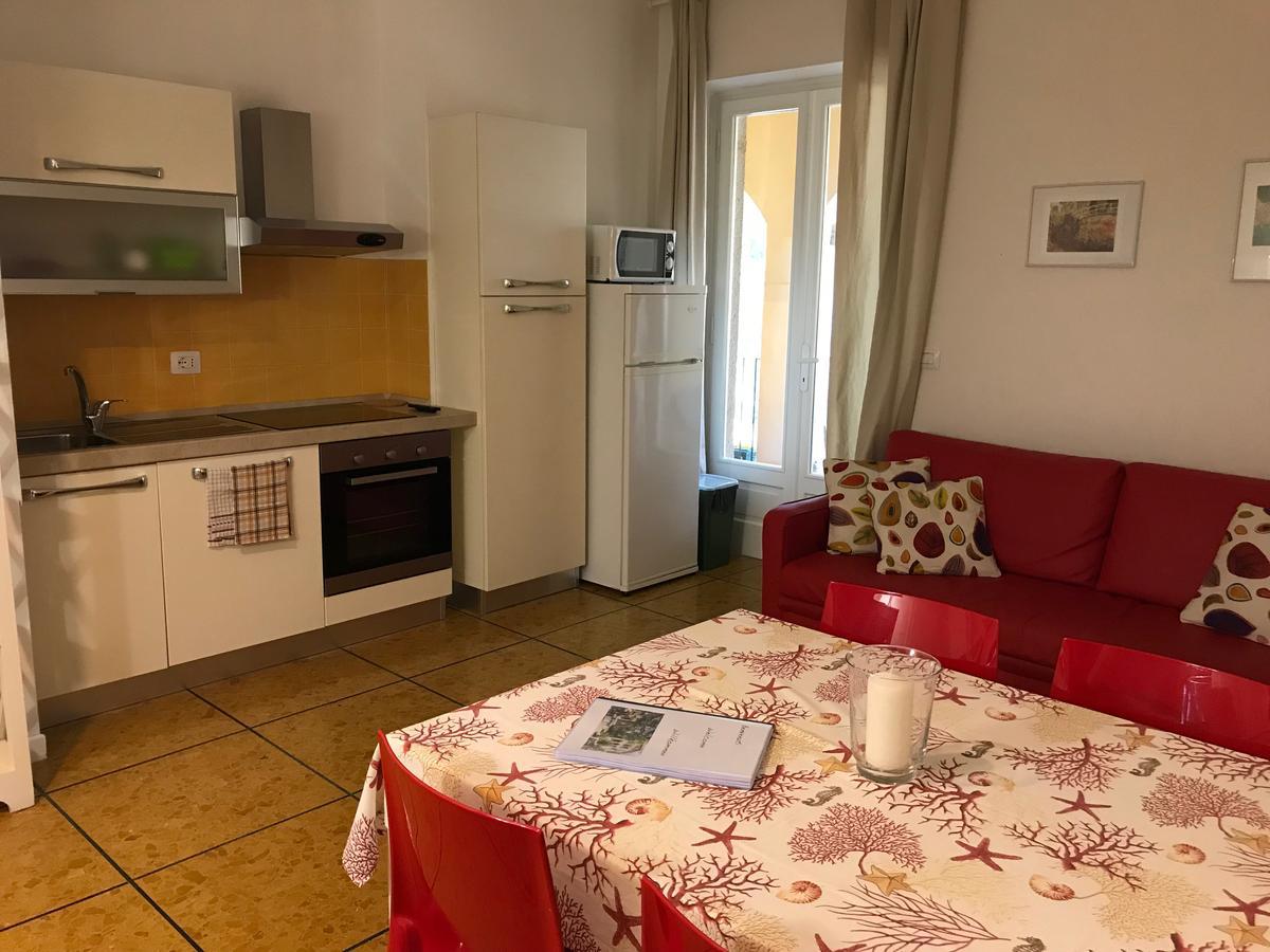 トッリ・デル・ベーナコ Residenza Le Loggeアパートホテル エクステリア 写真