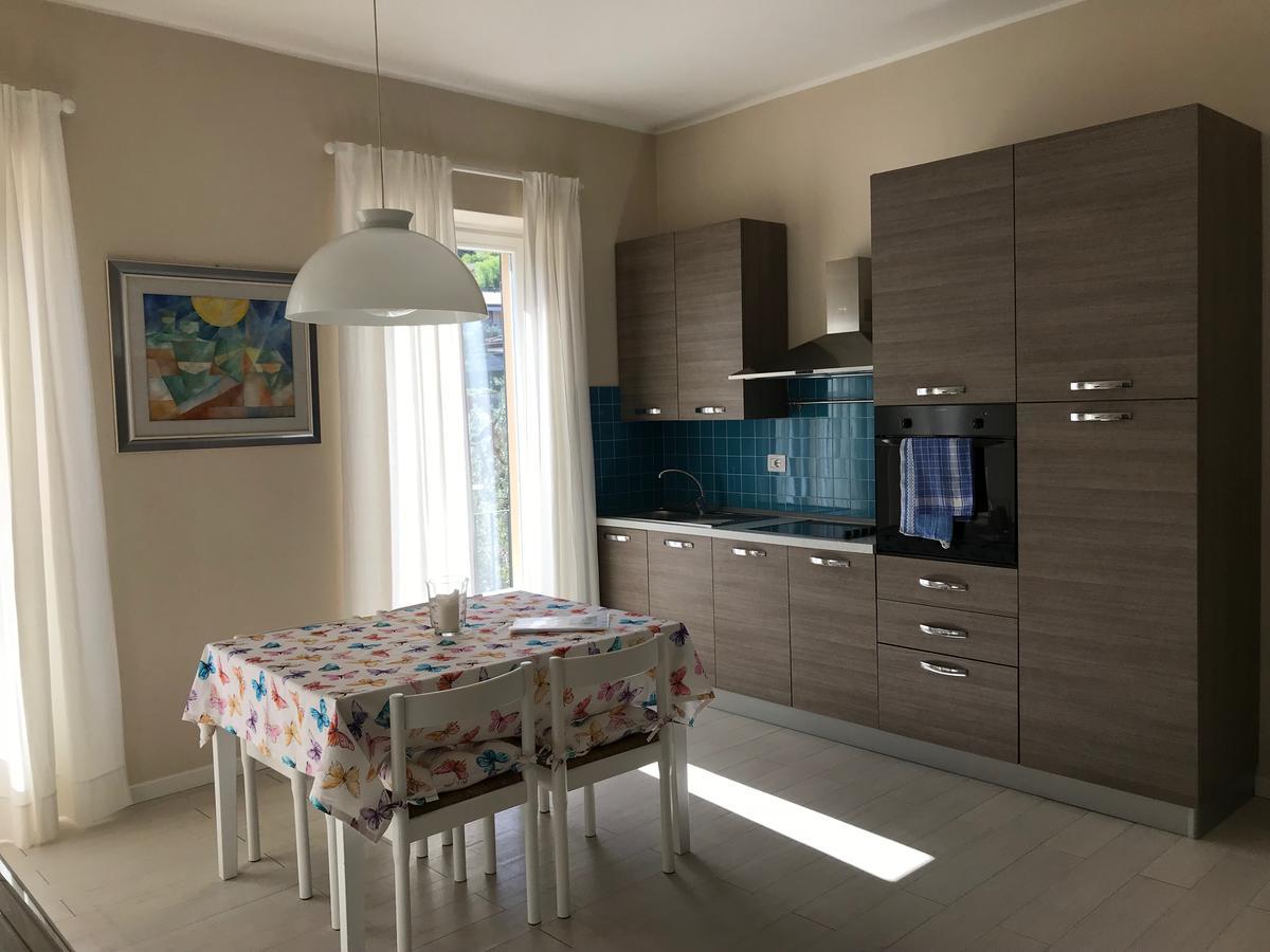 トッリ・デル・ベーナコ Residenza Le Loggeアパートホテル エクステリア 写真
