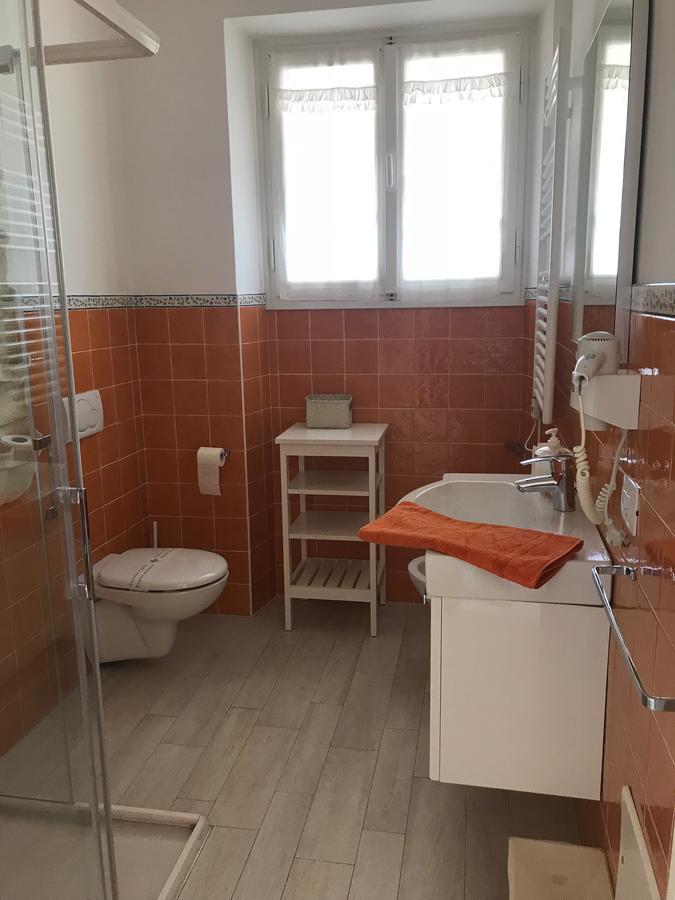 トッリ・デル・ベーナコ Residenza Le Loggeアパートホテル エクステリア 写真
