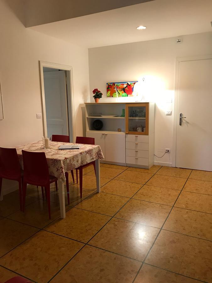 トッリ・デル・ベーナコ Residenza Le Loggeアパートホテル エクステリア 写真